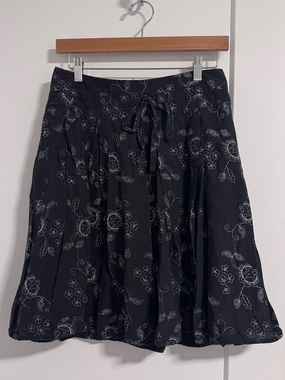 100% cotton Smart Set Vintage Black Floral Tie-Waist A-line Skirt